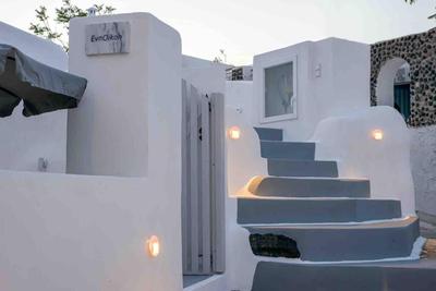 EvnOikon II Amazing Jacuzzi-Cave House in Fira