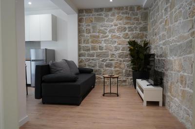 Luxury Beachside Apartment Stobreč, 30m to Pebble Beach, Restaurants, Center of Stobreč
