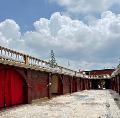 Hotel y Auto Hotel, Tío Kike