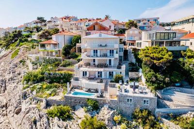 Blue Views Villa with Heated Pool & Jacuzzi