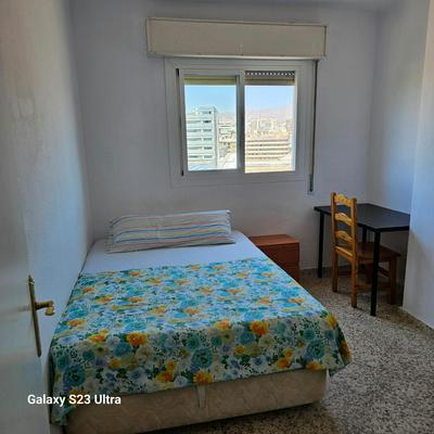 B Habitación preciosa grande privada centro Málaga y cerca de la playa Wi-Fi