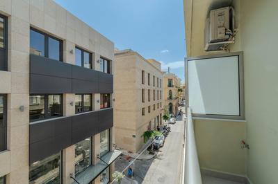 Dreamy 2 BD Apt in the Heart of the city by Hospi