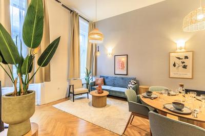 Boutique Two Bedroom flat close to New York Palace