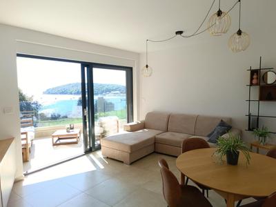 Prekrasan apartman Letizia s bazenom