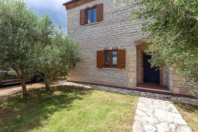Sunny holiday house with private pool