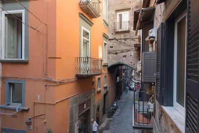 The Little House 6 - In the Heart of Naples