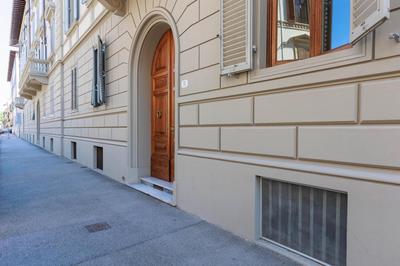 Florence Huge Apartment with Private Garden