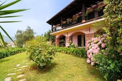 GuestHost - Into the Green! Imperia Appt with Parking & Pool