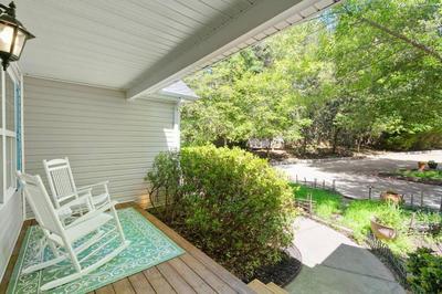 Delightful Duck Farm Cottage - Park pass included!