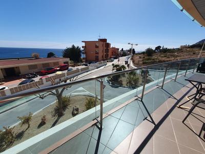 apartamento con vistas al mar, piscina y parking