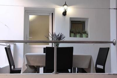 Apartman M&A&M Karlobag 2 minute away from beach