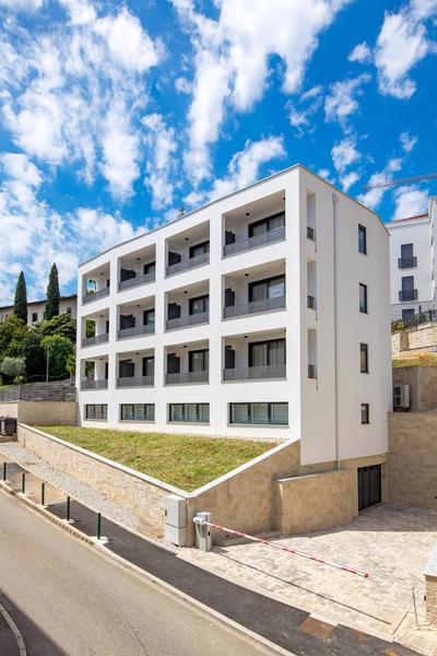 Belinda apartments with balcony & private parking