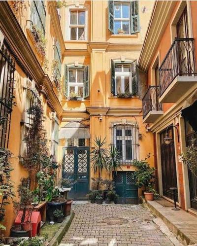 Cozy flat with balcony, very close to galata tower