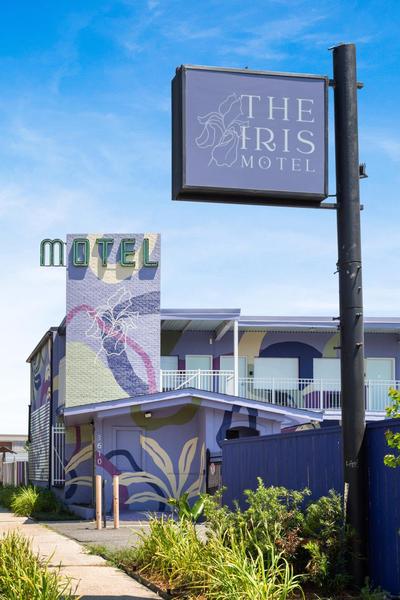 The Iris Motel, Billede 2