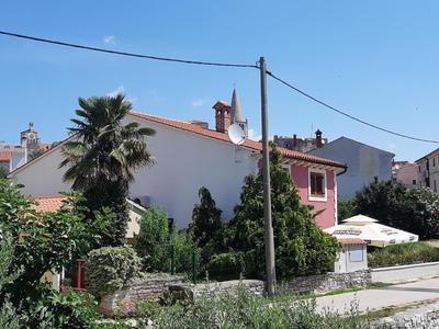 Ferienwohnung mit Terrasse für sechs Personen