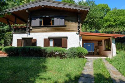 Chalet in the Woods House for 8 Persons and Large Garden