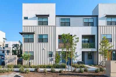 Luxurious Ontario Townhouse Ideal Family