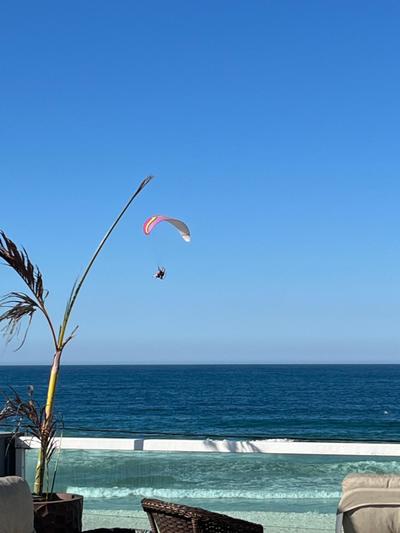 Suite 29 ou 30 com vista incrível para o mar, ar condicionado, frigobar, banheiro, 5 metros da praia