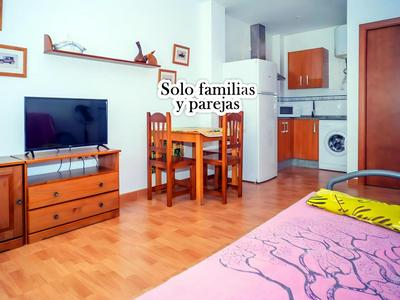 Apartamento Tranquilo en Conil con Fácil Aparcamiento y Cerca de la Playa - ES-180-34