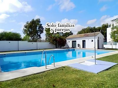 Apartamento Familiar junto al Mar con Piscina en Conil de la Frontera, España - ES-180-72