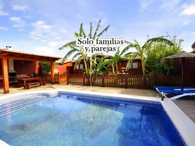 Chalet de Madera con Piscina Privada en Conil de la Frontera, Ideal para Familias - ES-180-91