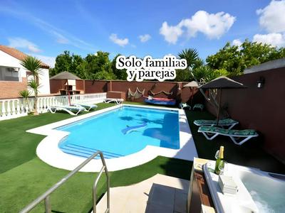 Chalet con piscina y jacuzzi compartido en Conil de la Frontera, ideal para familias - ES-180-88