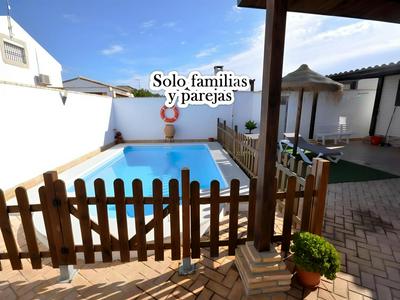 Casa con Piscina Privada, Ideal para Familias y Parejas, Cerca de la Playa en Conil - ES-180-125