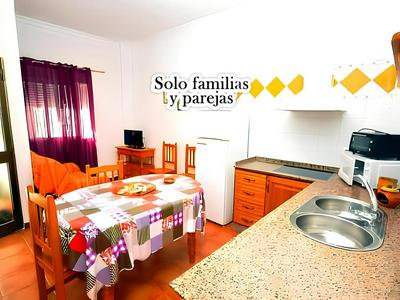 Apartamento Ideal para Familias y Parejas Cerca de la Playa con Wi-Fi y Cocina Equipada - ES-180-111
