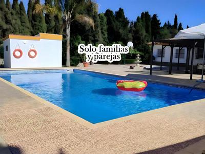 Chalet en Jerez con Piscina Privada, Barbacoa y Terraza Amueblada - ES-180-243