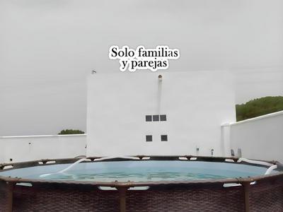 Casa con Piscina Portátil, 3 Habitaciones, Fibra Óptica y todo Equipado en Conil - ES-180-262