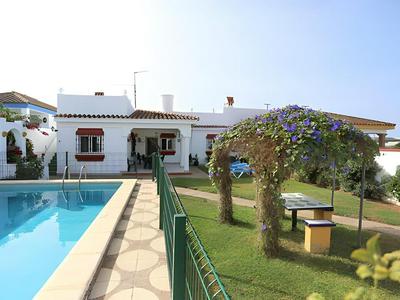 Villa Familiar con Piscina Privada, Jardín y Wi-Fi Gratuito en Conil de la Frontera - ES-180-271