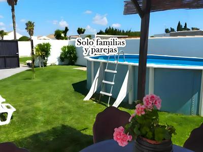Chalet con Piscina Privada para Familias en Conil, Cerca de Playas y Atracciones - ES-180-283