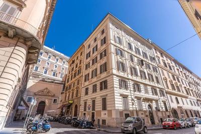 3 bedroom apartment Via Genova Monti area
