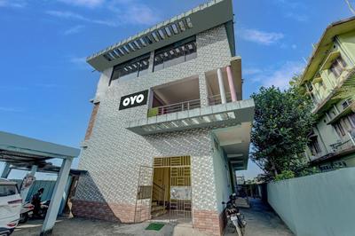 Hotel O Home Trimurti guest house