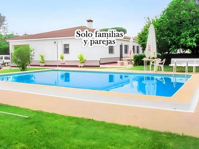 Chalet con Piscina Privada en Chiclana - Ideal para Familias y Descanso - ES-180-5