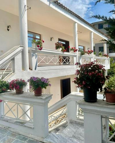 White Star Villa - Studio Apartments with Parking