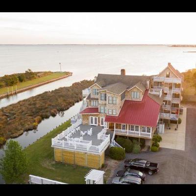 The Burrus House Inn Waterfront Suites