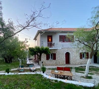 Katouna 4-bdrms bright home