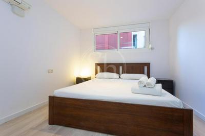 Practico apartamento con terraza en Eixample
