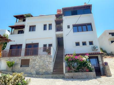 Mandora's Sea View Apartment