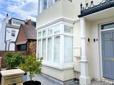 Grass Court Terrace - walking distance from Wimbledon Championships
