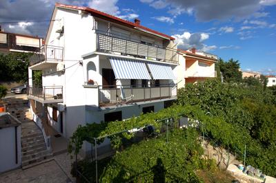Apartment with pool Dany