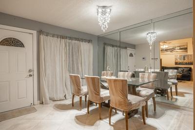 Townhome in PBG, king bed, pergola, BBQ & fire pit