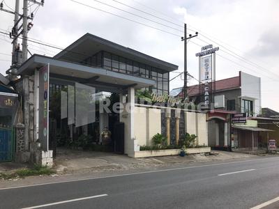 Hotel D88 Mitra RedDoorz Near Santera Flower Garden