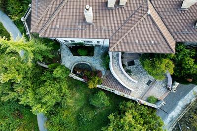 Alseides, The Home Experience