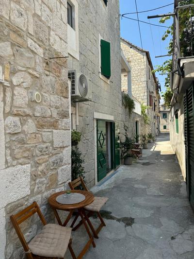 OLD HOUSE
