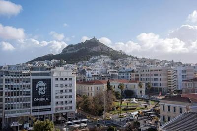 Artistic 2BDR Flat w Terrace & City View In Centre