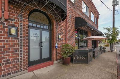 Large eclectic 1 BR above restaurant 15min to PDX