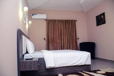 Mo-house Hotel and event center