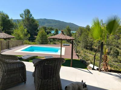 Casa junto al lago Entrepeñas